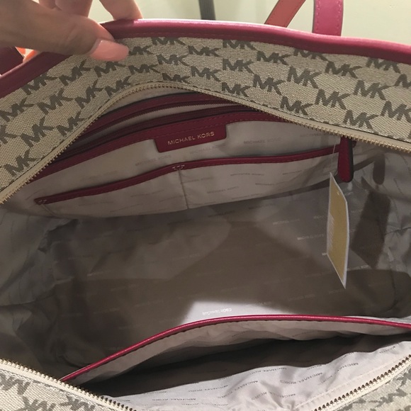 Michael Kors Tote XXXSoldXXX - Picture 5 of 7